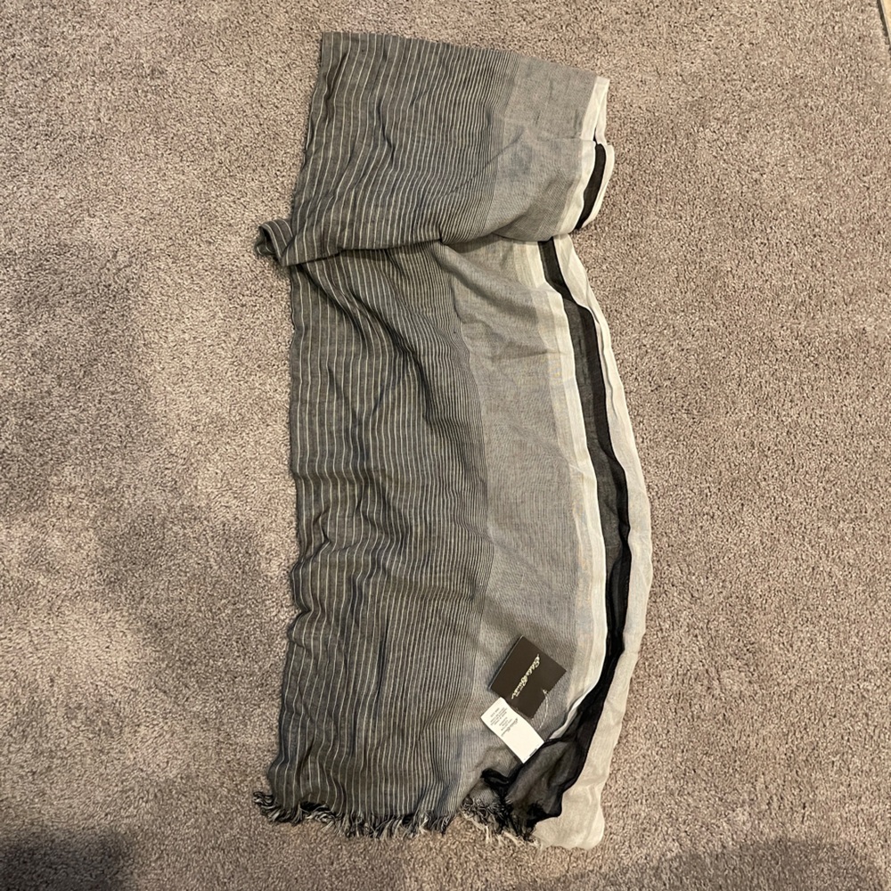 ONE/SIZE Black and White Striped Scarf